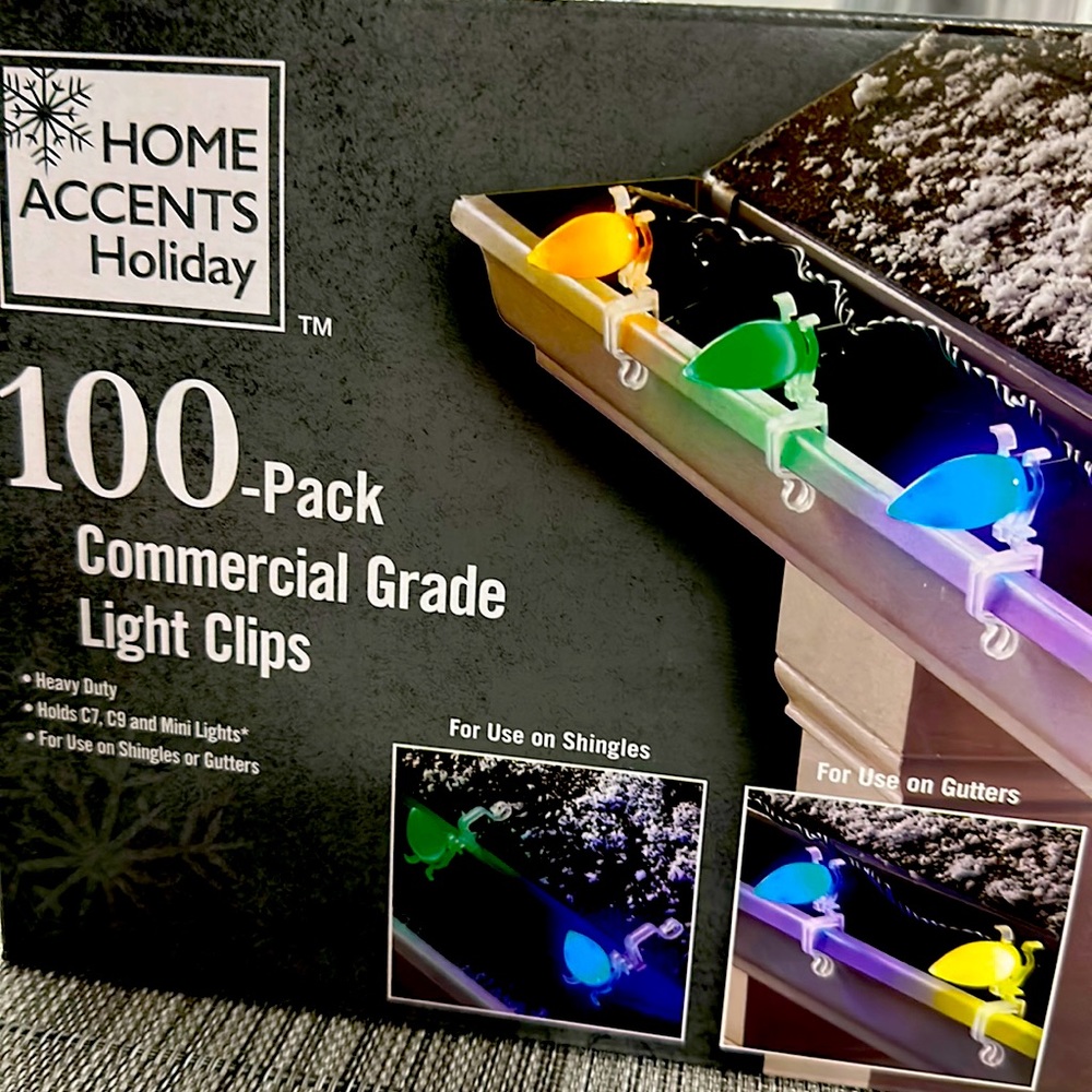 Home Accents Holiday 100- Pack Commercial Grade Light Clips.